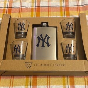 NY Yankees Silver Flask and Glass Set with Blue Accents